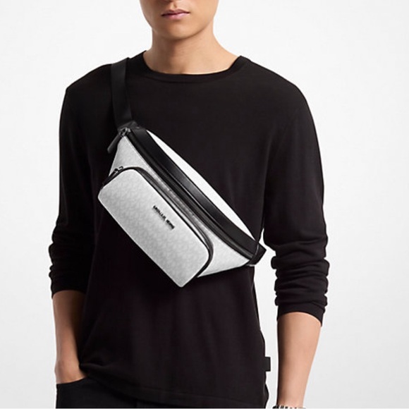 Michael Kors Beltbag - Picture 1 of 5